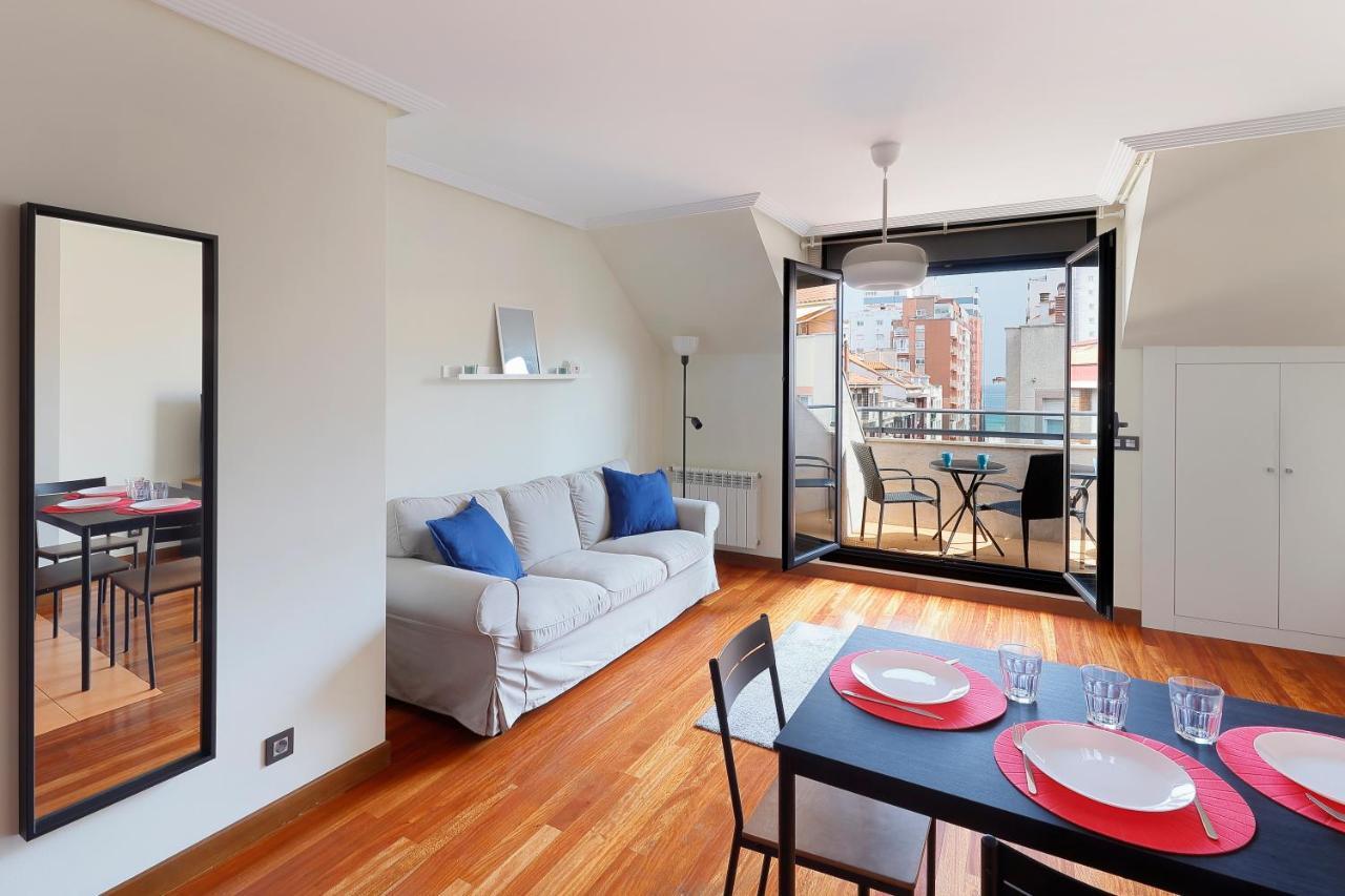 Atico Con Terraza, Vistas Al Mar Y Parking En Playa De S Lorenzo Gijon Bagian luar foto